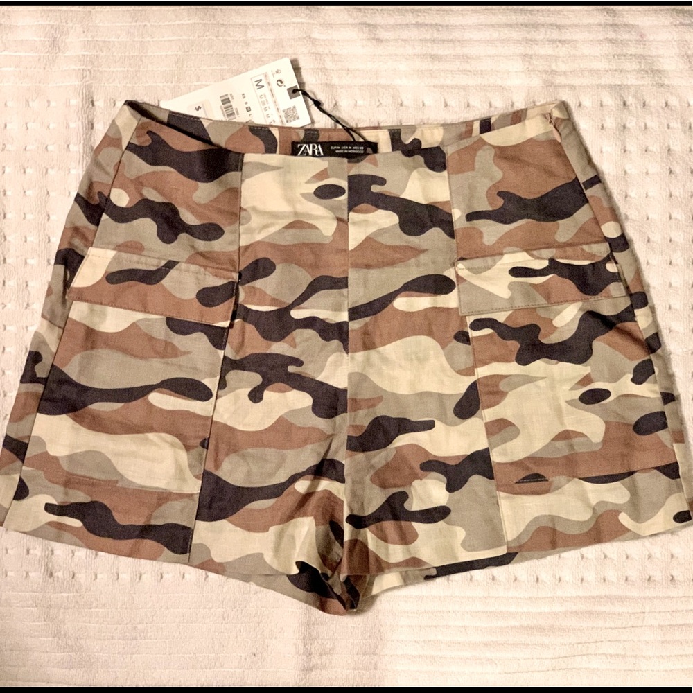 ZARA Tan-Gray-Black-White Camouflage Two-Pocket Shorts in Size Medium. NWT